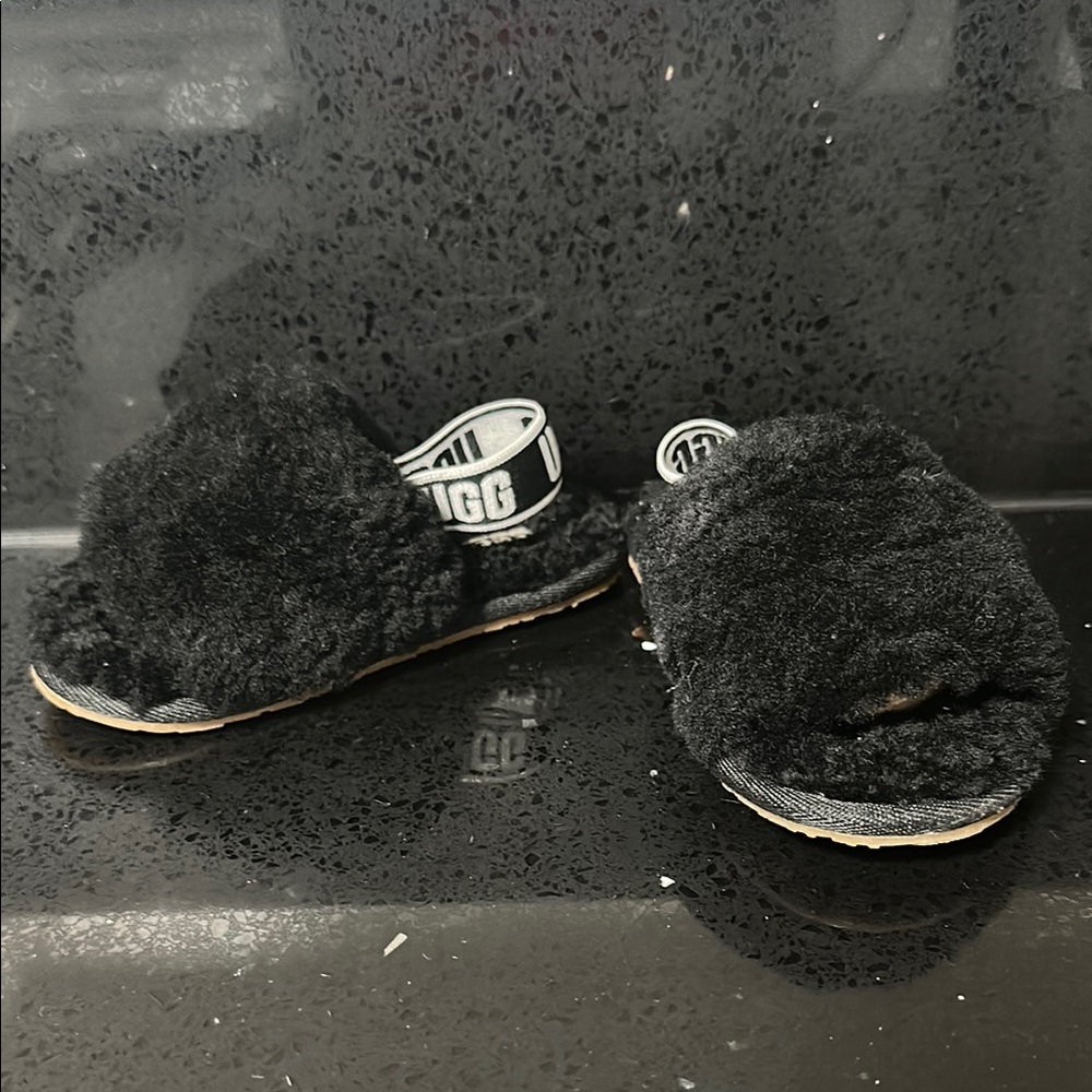 Girls Black UGG Uggs Size 8T Fluff Yeah Slide